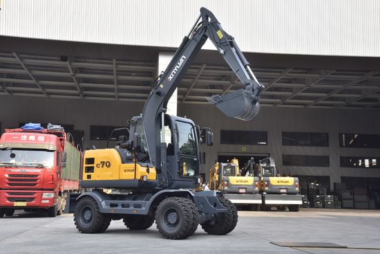 Колёсный экскаватор XINYUAN C70H МАЛЮТКА